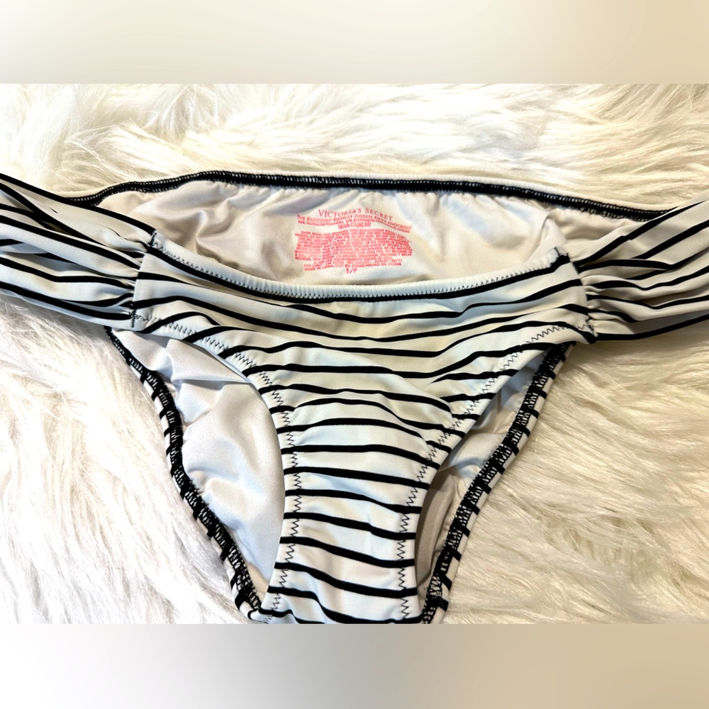 EUC Victoria's Secret Black and White Bikini Bottom‎ Size S